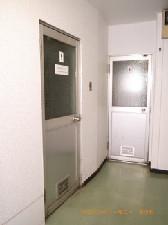 【その他共用部分】 | 共用男女別トイレが各フロアにあります。