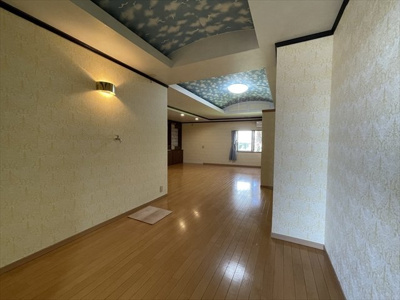 【内装】 | アルファビル