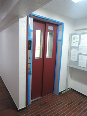 【その他共用部分】 | 菊名スカイマンション | お買い物時やベビーカーの出し入れに便利なエレベーター付です。