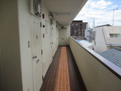 【その他共用部分】 | ベストレジデンス上新庄 | 共用廊下です