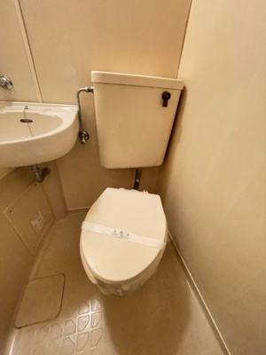 【トイレ】 | ベストレジデンス上新庄 | ユニットバスのトイレです