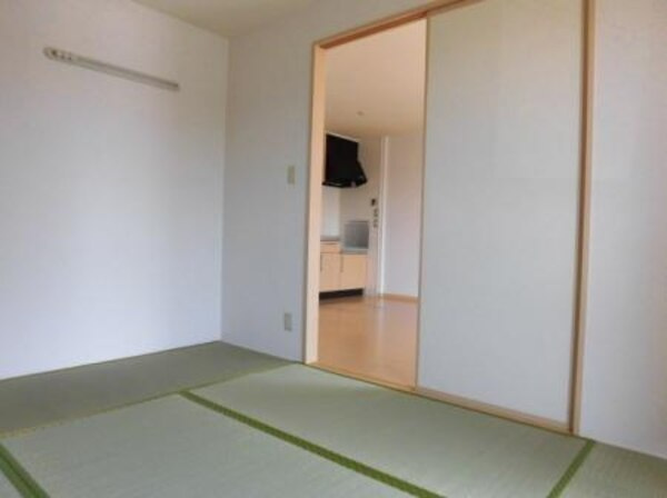 エスポワール【キャッシュバック対象物件】の和室|フローリングだけでなく、和室もあります