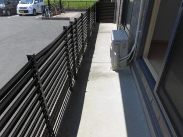 エスポワール【キャッシュバック対象物件】のバルコニー|暖かな日差しのふりそそぐバルコニー