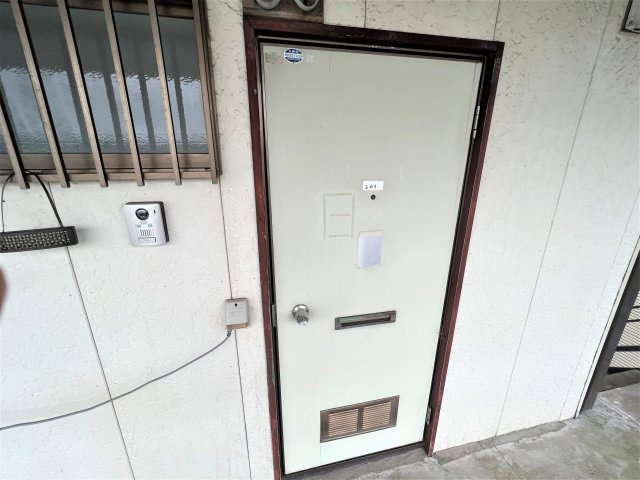 二葉ハイツの玄関