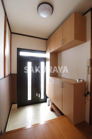 青木方貸家（五十部町）の玄関|2022年撮影。現況と異なる場合がございます。