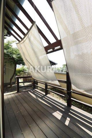 青木方貸家（五十部町）のその他|ウッドデッキ。2022年撮影。現況と異なる場合がございます。
