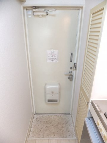ジュネパレス市川第43の玄関