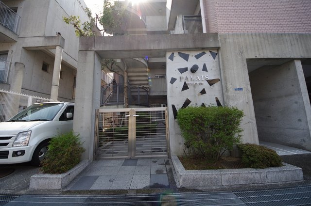 ロフト付きのこだわりプランとなります。居住中物件につき内覧をご希望の際は事前にご連絡をいただくと見学がスムーズです