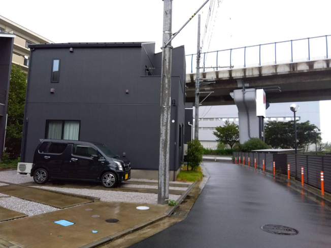 【前面道路含む現地写真】 | 茅ヶ崎市中島　築浅戸建て