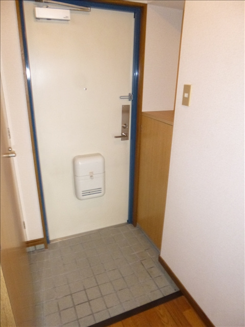 メゾン鶴里の玄関|玄関下駄箱もありますよ☆☆