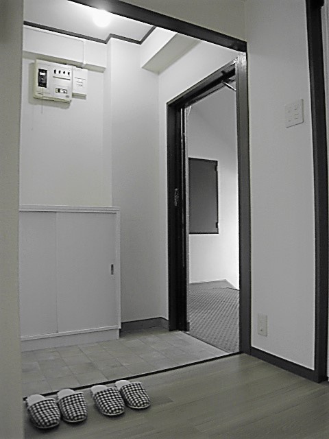 シャトー芝の玄関|明るい玄関です