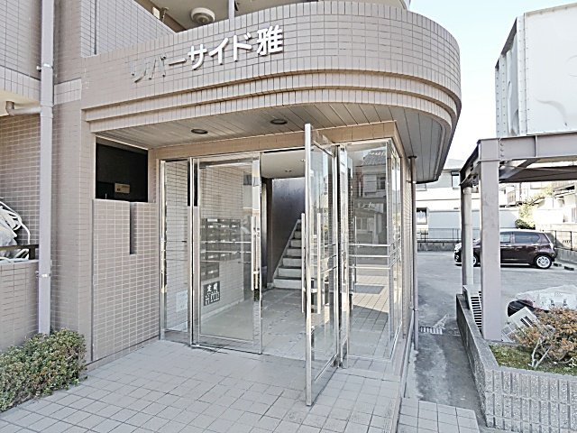 リバーサイド雅のエントランス|建物の内部です