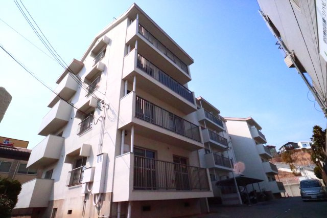 大沢マンションの外観