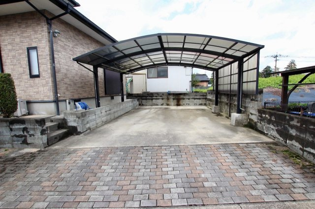 大刀洗町本郷戸建の駐車場