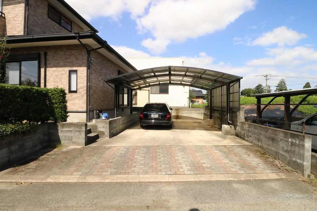 大刀洗町本郷戸建の駐車場