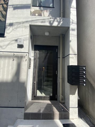 リヨンドール芝公園のエントランス