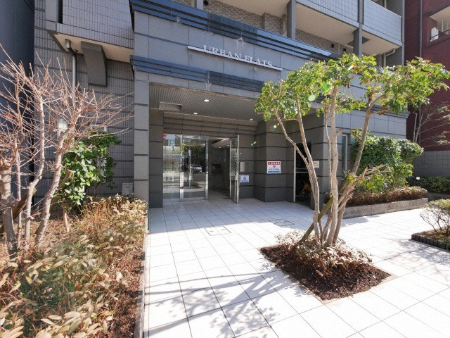 アーバンフラッツ上町のエントランス