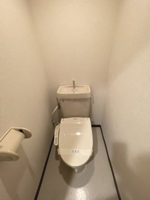 【トイレ】 | シャネル新大阪 | 落ち着いた色調のトイレです