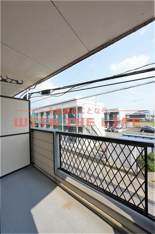 サンフィールドⅡ【キャッシュバック対象物件】のバルコニー|開放的で明るい空間を演出してくれるバルコニーです
