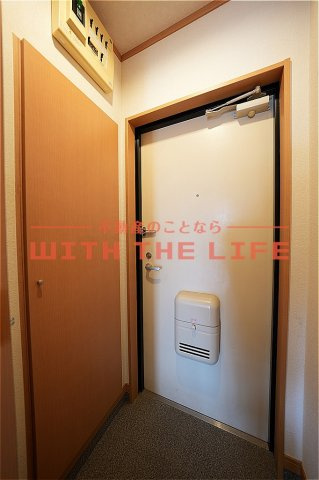 サンフィールドⅡ【キャッシュバック対象物件】の玄関|収納もある玄関です