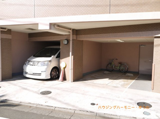 【駐車場】