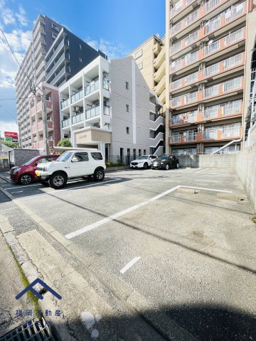 サンシャイン姪浜の駐車場