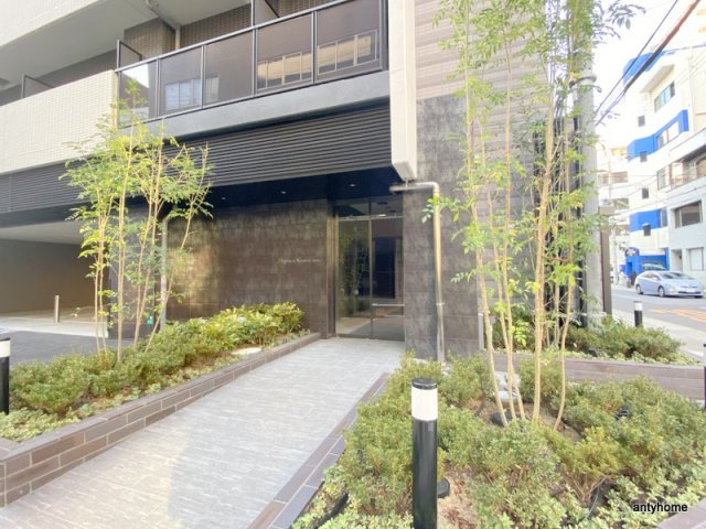 ファーストフィオーレNAMBAクレシア　仲介手数料無料のエントランス