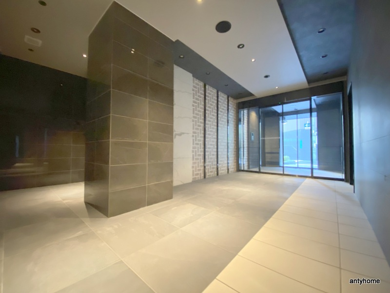 ファーストフィオーレNAMBAクレシア　仲介手数料無料のロビー