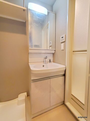 ファーストフィオーレNAMBAクレシア　仲介手数料無料の洗面所