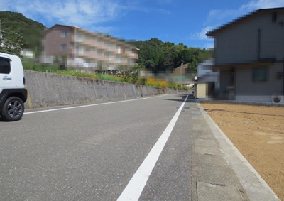【前面道路含む現地写真】 | いの町枝川　中古売家　3SLDK | 北側接道道路