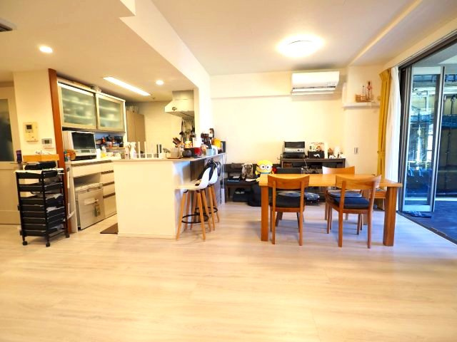 海まで2分！「グランシティユーロリゾート葉山南」2階の居間・リビング|リビング