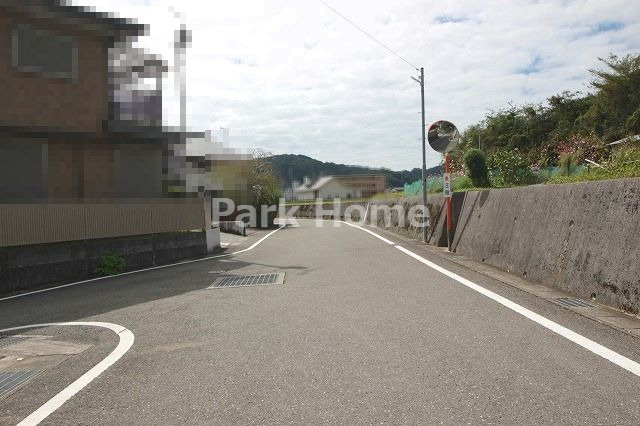 いの町枝川　戸建ての前面道路含む現地写真