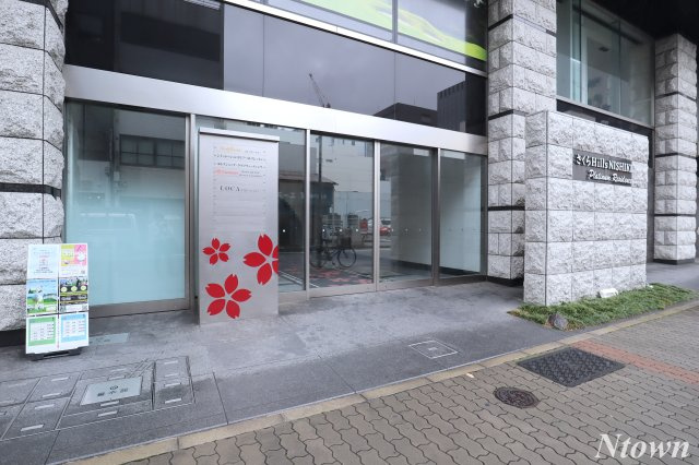 【エントランス】 | さくらHills NISHIKI Platinum Residence | ゆとりのあるエントランスです
