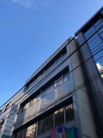 FIRSTビルの外観