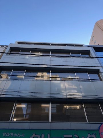 FIRSTビルの外観