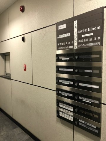 FIRSTビルのロビー