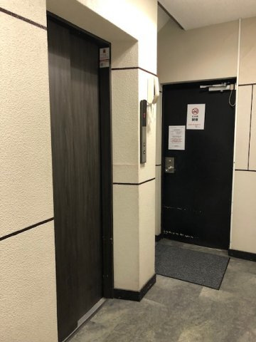 FIRSTビルのロビー