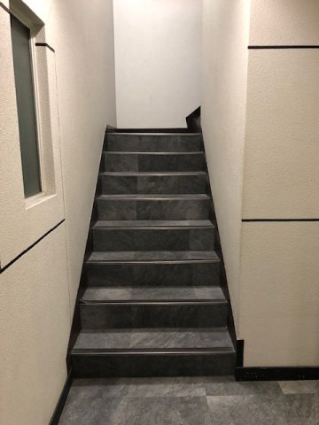 FIRSTビルのロビー