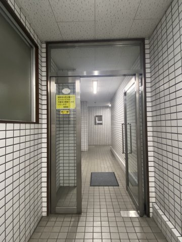 川名ビルのエントランス