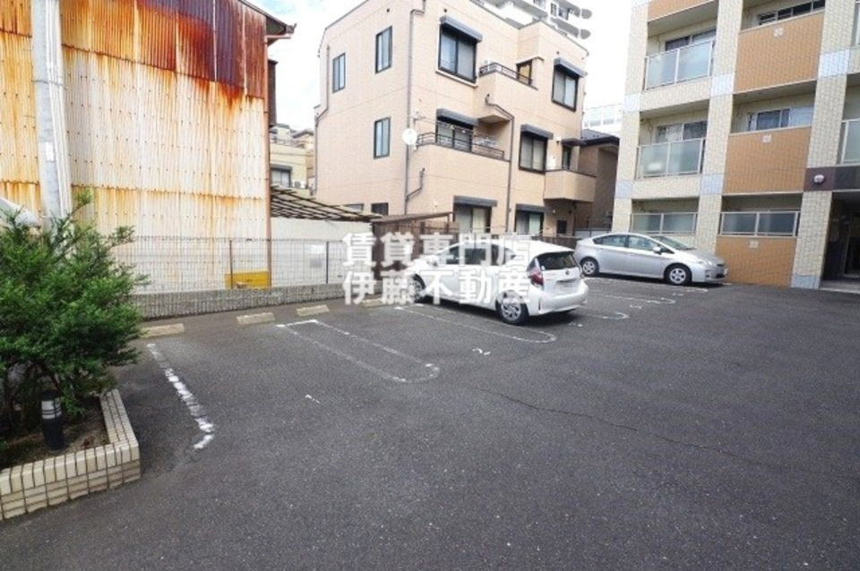 プリムローズマンションの駐車場|

