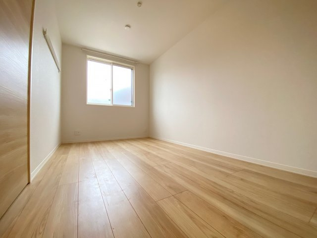 シャーメゾン東茱萸木の洋室