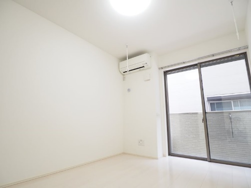 白基調の綺麗な部屋です☆