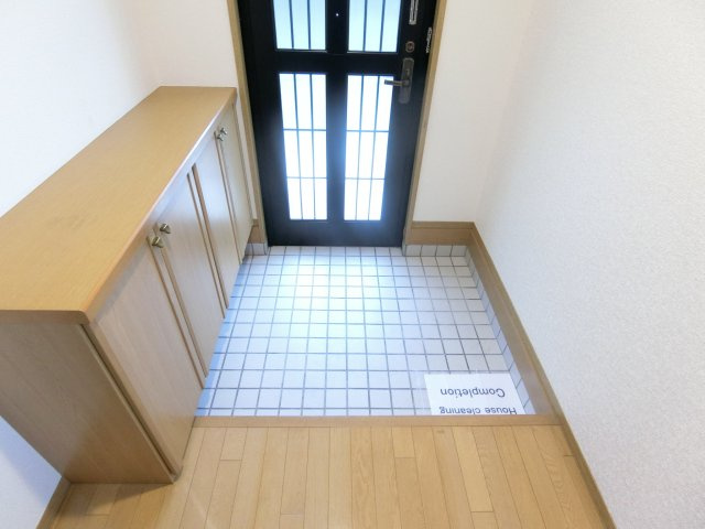 フィルフロイデ壱番館の玄関