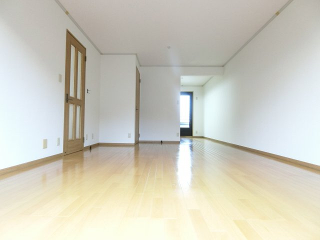 フィルフロイデ壱番館の居間・リビング