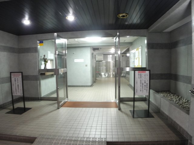 トーア早稲田マンションのエントランス