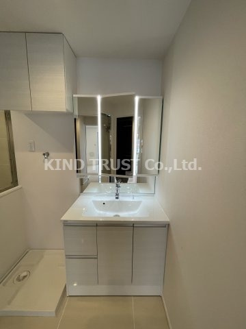 ベネチア天満橋の洗面所|明るい洗面所です