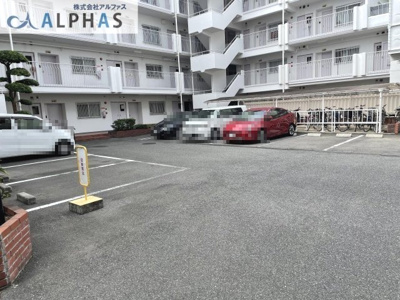 【駐車場】 | シャトー貴崎 | 敷地内に駐車場ございます。