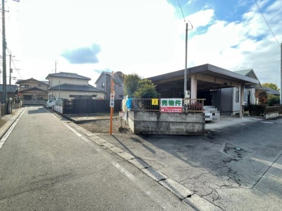 藤岡市小林　中古の前面道路含む現地写真|前面道路含む現地写真です