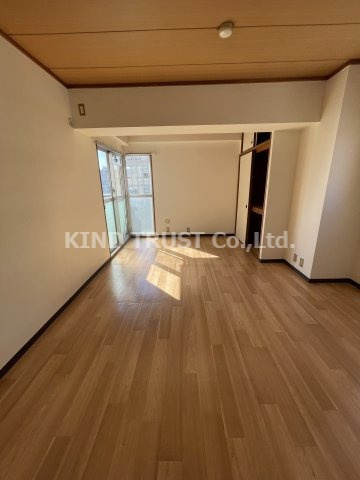 リアライズ中之島の居間・リビング|こちらの居間で趣味の時間をお楽しみください