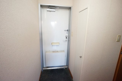 【玄関】 | レオパレスラルーチェ